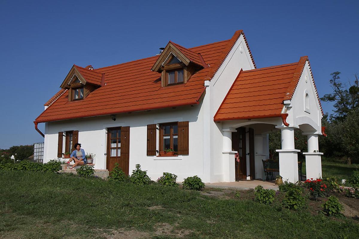 Villa Casa Beata Lesencetomaj Exterior foto