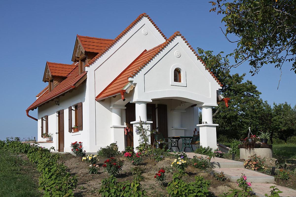 Villa Casa Beata Lesencetomaj Exterior foto