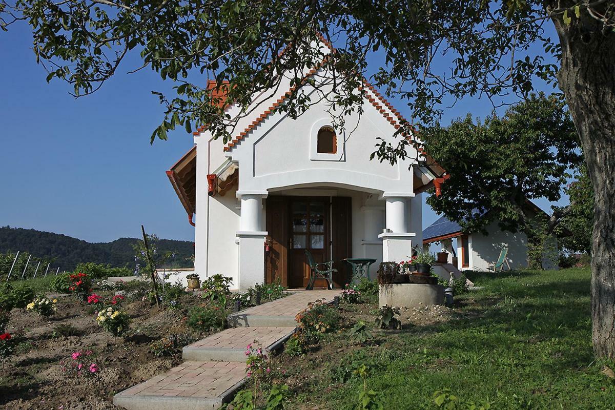 Villa Casa Beata Lesencetomaj Exterior foto